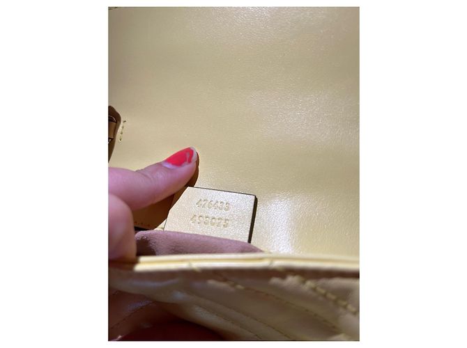 Borsa a tracolla Gucci Marmont piccola in pelle trapuntata gialla Giallo - vista 8