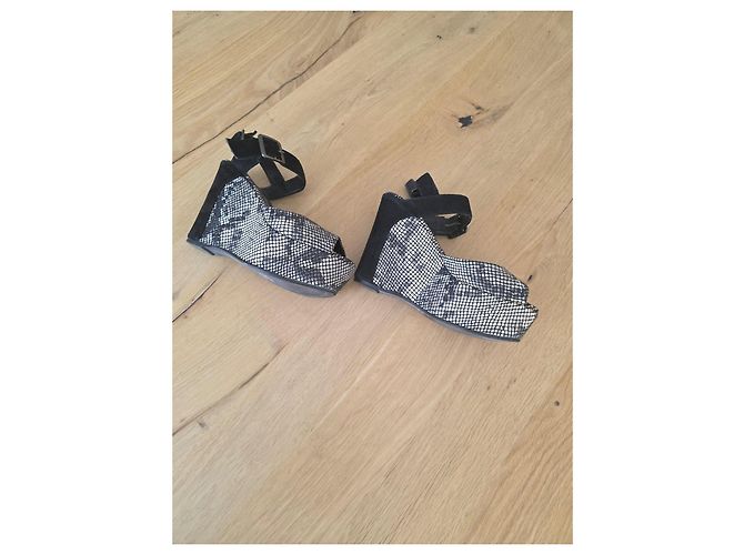 The Kooples Sandali con zeppa neri e argento con stampa serpente Nero Bianco sporco - vista 3