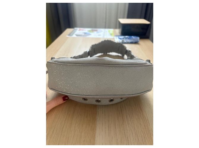 Balenciaga Borsa Hobo Le Cagole XS Argento Glitter - vista 6