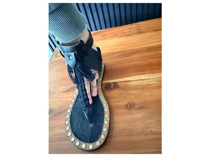 Isabel Marant Sandali bassi in pelle nera con borchie e frange Nero - vista 3