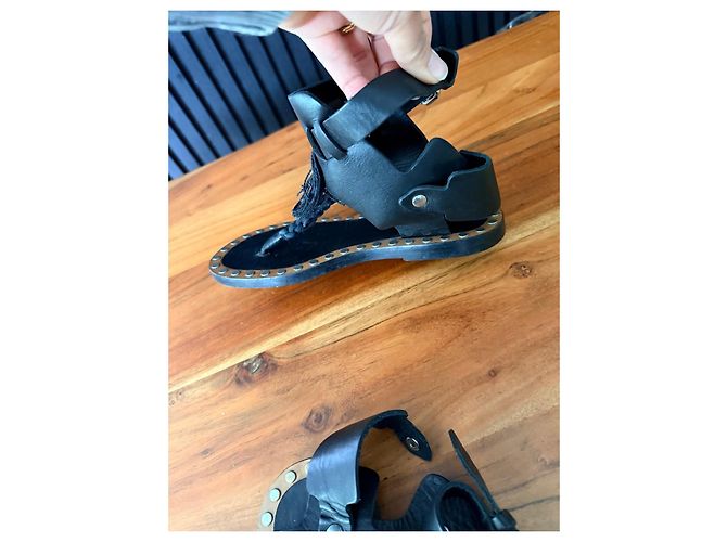Isabel Marant Sandali bassi in pelle nera con borchie e frange Nero - vista 4