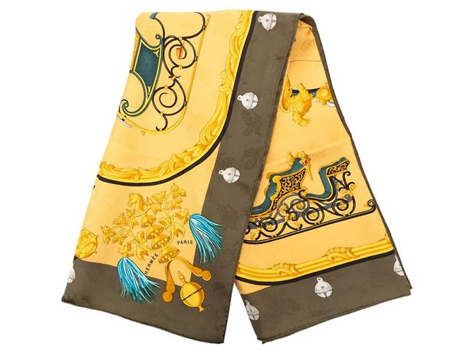 Sciarpa Carré 90 Plumes et Grelots Hermès D'oro Verde - vista 2