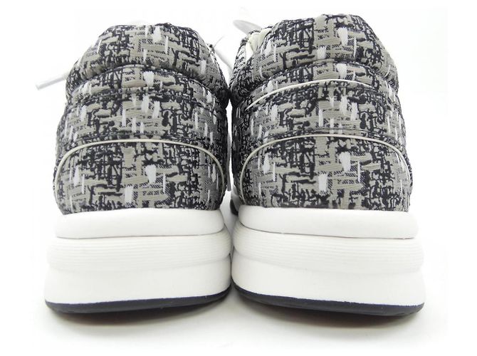 Timeless Sneakers in tessuto Chanel Marrone Nero - vista 5