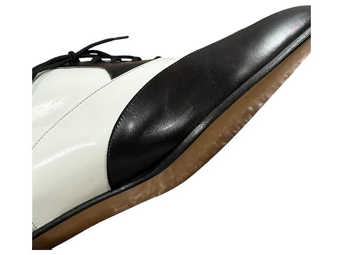 Scarpe con lacci in pelle Salvatore Ferragamo Nero Bianco - vista 10