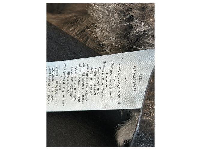 Christian Dior Schwarzer Mantel mit Lammfellfutter - Ansicht 4