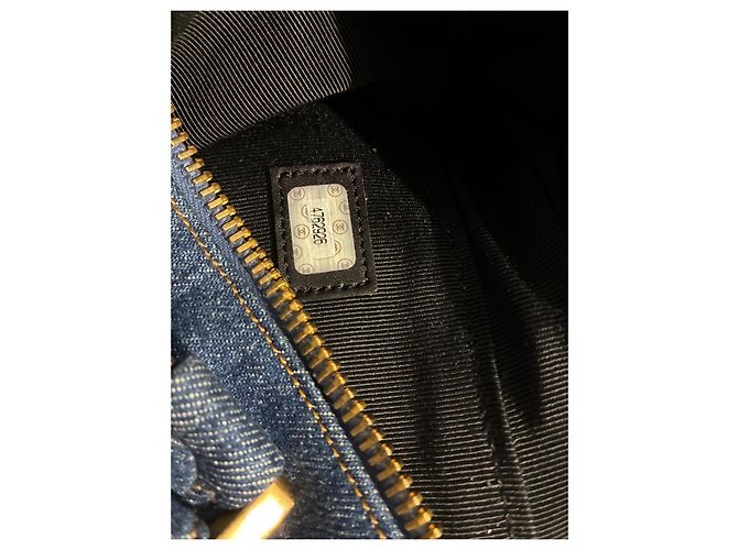 Borsa da viaggio Chanel Boston in denim blu - vista 4