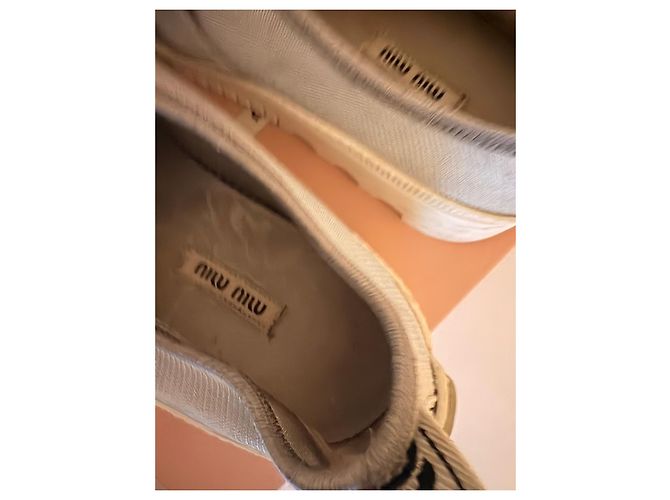 Miu Miu Sneaker aus grauem Canvas mit Kristallbesatz Weiß Hellblau - Ansicht 10