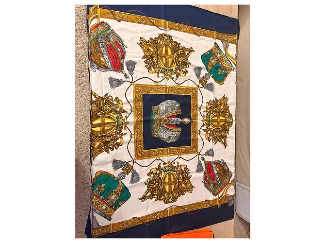 Carré de seda Hermès Blanco Azul Gold hardware - vista 2