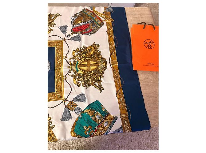 Carré de seda Hermès Blanco Azul Gold hardware - vista 3