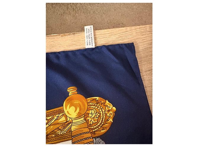 Carré de seda Hermès Blanco Azul Gold hardware - vista 6