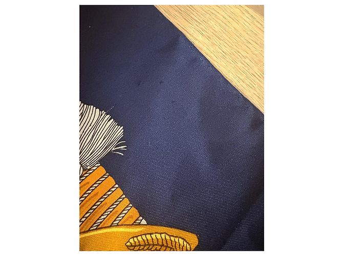 Carré de seda Hermès Blanco Azul Gold hardware - vista 8