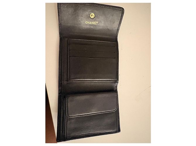 Timeless Chanel black leather wallet - view 8