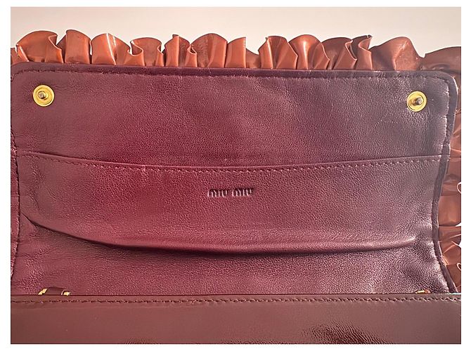 Miu Miu Ledergeldbörse in Braun mit Rüschen - Ansicht 6