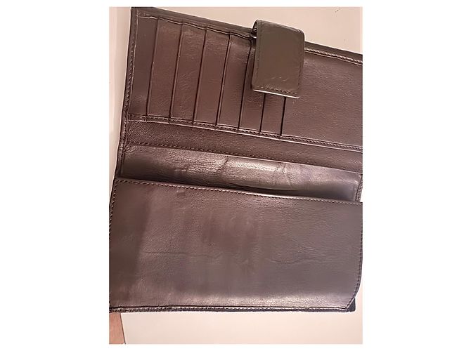 Gucci Cartera larga de cuero marrón con relieve GG Castaño - vista 7