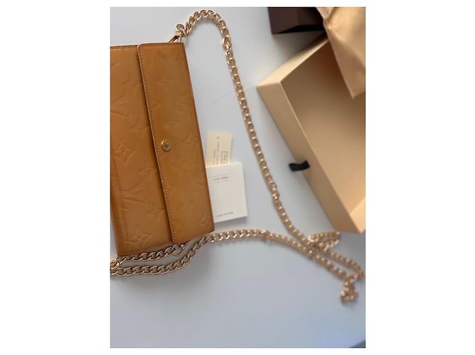 Sarah Cartera Louis Vuitton Dorado - vista 14