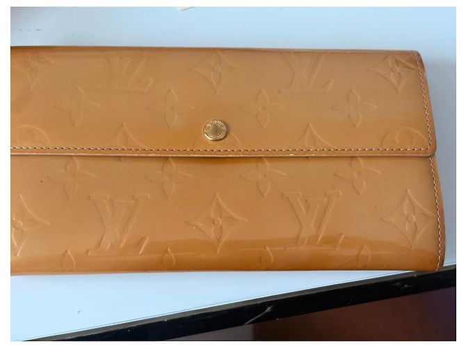 Sarah Cartera Louis Vuitton Dorado - vista 2