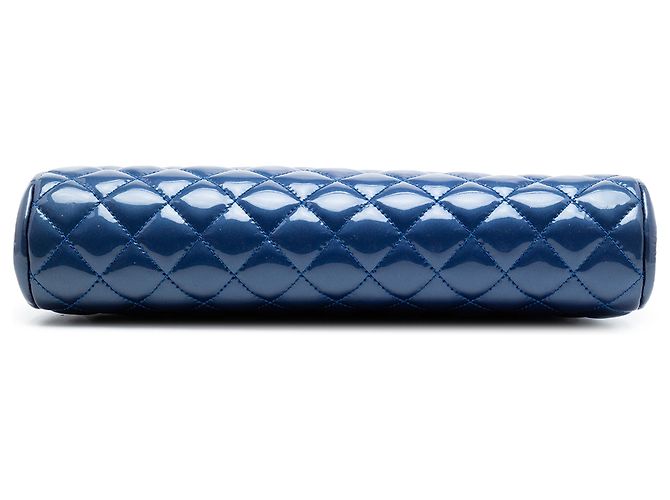 Clutch Chanel Blue Quilted Patent Timeless Kiss Lock - vista 3