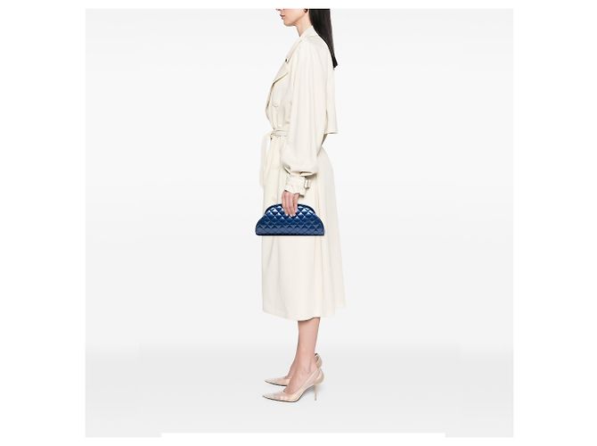 Clutch Chanel Blue Quilted Patent Timeless Kiss Lock - vista 6