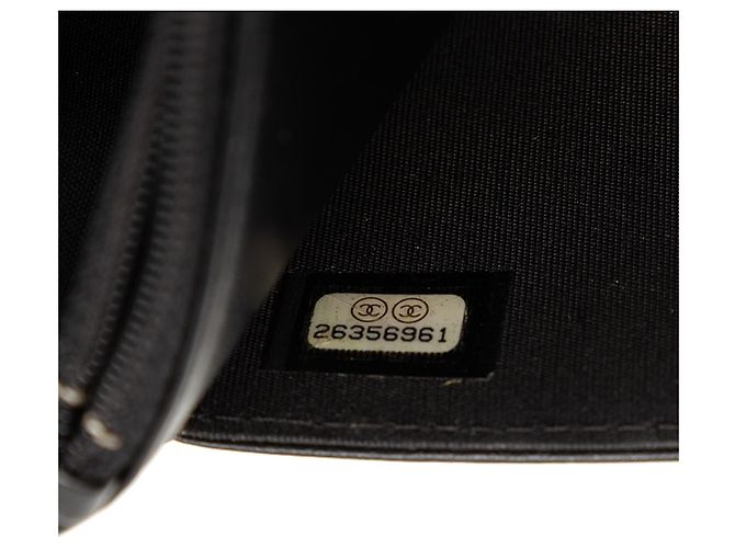Portafoglio Chanel Boy in caviar trapuntato nero con catena - vista 6
