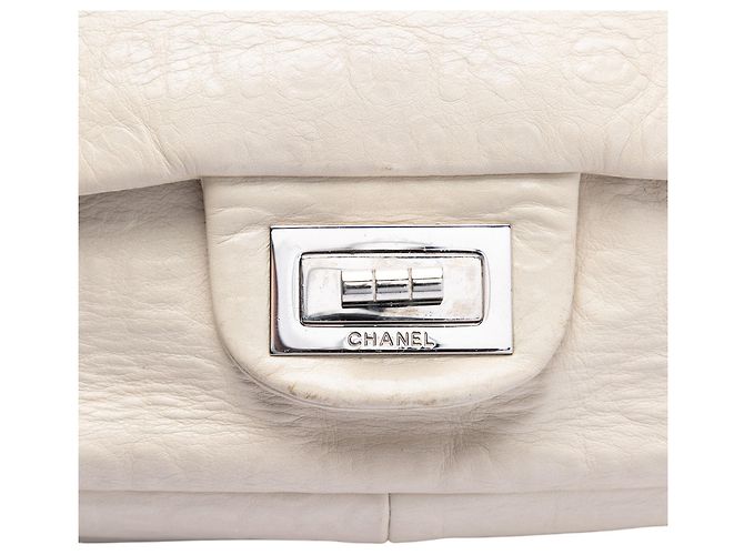 Chanel White Maxi Embossed Calfskin 31 Rue Cambon Reissue 2.55 Double Flap Bianco Bianco sporco - vista 5
