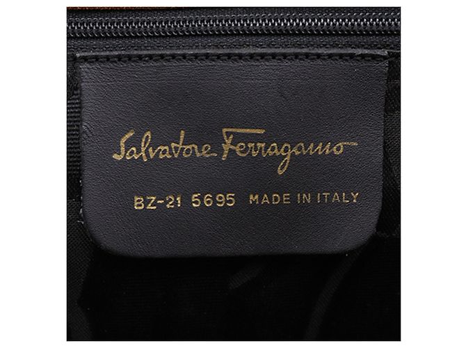 Salvatore Ferragamo Borsa a tracolla Ferragamo in scamosciato marrone con cuciture e nappe - vista 5