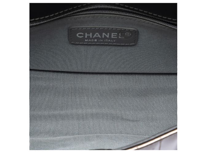 Chanel Gray Small Vertical Quilted Patent Maharaja Express Flap Marrone - vista 4
