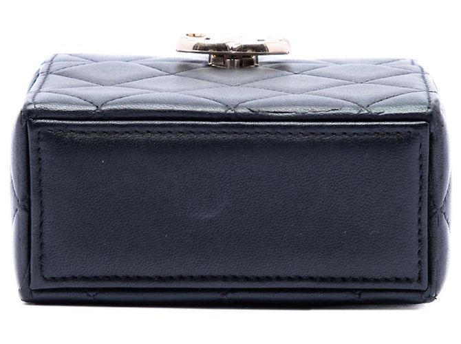 Chanel Black Small Quilted Lambskin Box With Chain Nero - vista 3