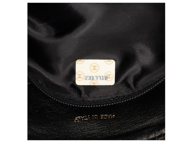 Camera Chanel Black Medium CC gesteppte Lammfell-Umhängetasche mit Quaste Schwarz - Ansicht 6