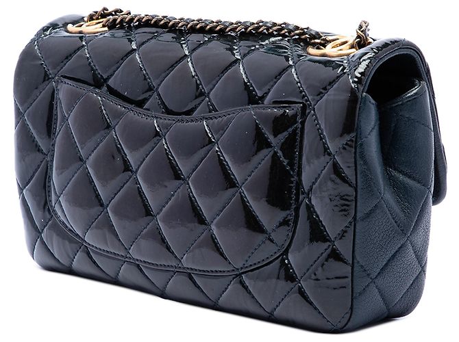 Chanel Blue Paris Salzburg Medium Patent e Goatskin CC Eyelet Flap Blu navy - vista 2