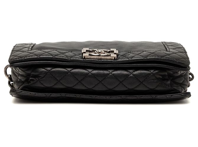 Chanel Black Medium Calfskin Boy Reverso Flap Nero - vista 3