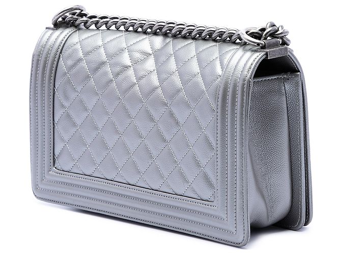 Chanel Boy Flap aus gestepptem metallischem Caviar Silber Alt Größe Medium - Ansicht 2