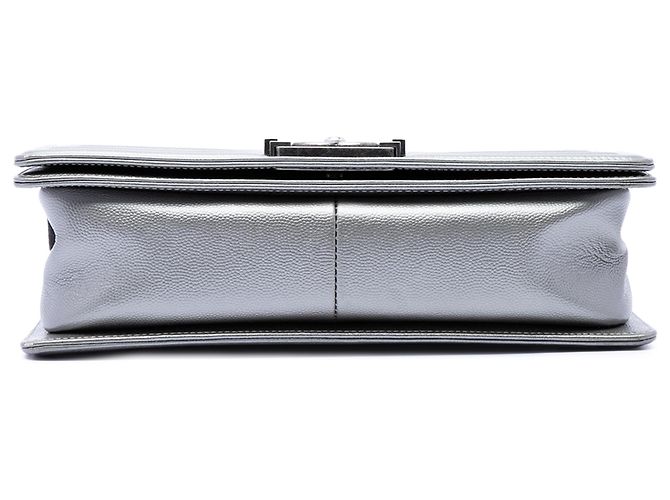 Chanel Boy Flap aus gestepptem metallischem Caviar Silber Alt Größe Medium - Ansicht 3