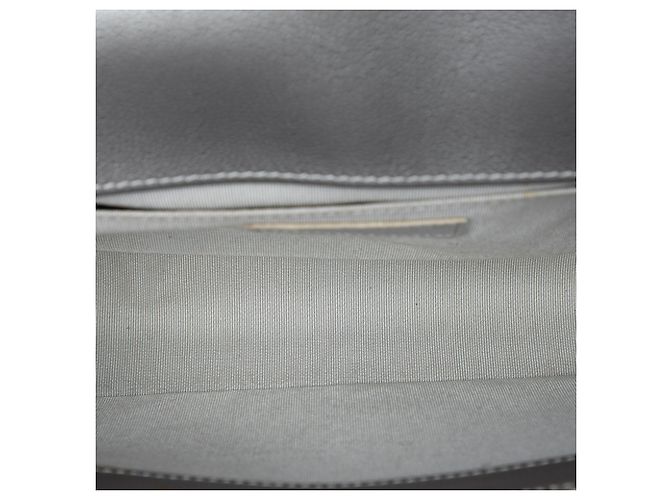 Chanel Boy Flap aus gestepptem metallischem Caviar Silber Alt Größe Medium - Ansicht 4