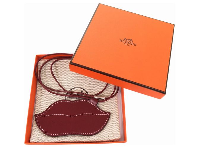 Hermès Collana con pendente Hermes Lips Veau Swift Rouge H K Stamp Rosso - vista 2