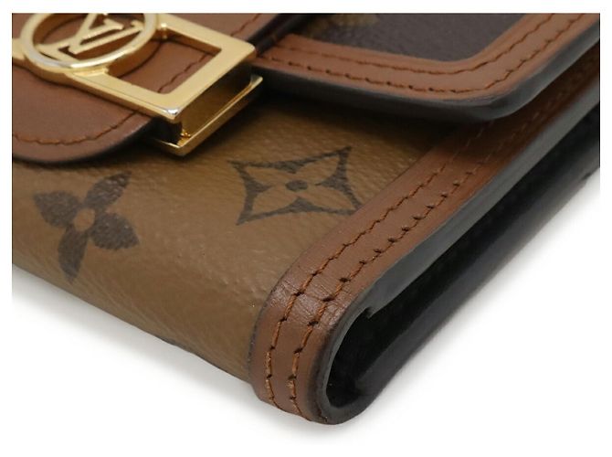 Cartera compacta de tres pliegues Louis Vuitton Monogram Reverse Dauphine Marrón claro Monograma - vista 4