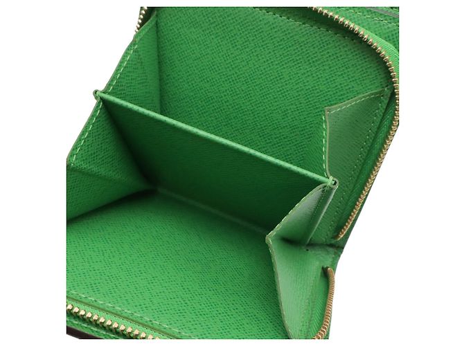 Cartera Compact Zip Plegable Monogram Perforada Louis Vuitton Verde Verde claro Monograma - vista 10