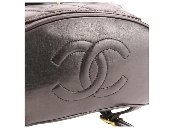 Classique Sac à dos Chanel Vintage Matelassé en agneau Noir - vue 6