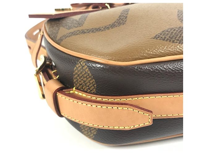 Louis Vuitton Giant Monogram Boite Chapeau Souple Pochette Marrone - vista 7