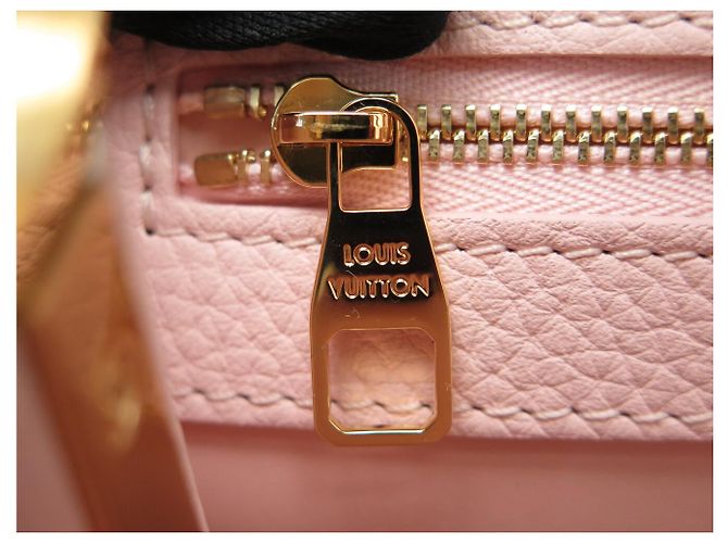 NUOVA BORSA A SPALLA LOUIS VUITTON CAPUCINES BB PELLE CREMA ROSA Crudo - vista 13