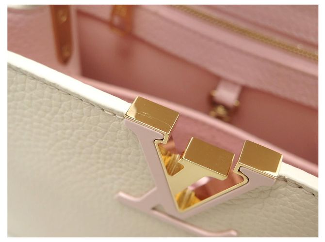NUOVA BORSA A SPALLA LOUIS VUITTON CAPUCINES BB PELLE CREMA ROSA Crudo - vista 15