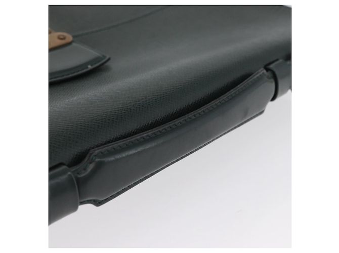 Louis Vuitton Serviette Kourad Taiga Leather Verde - vista 7