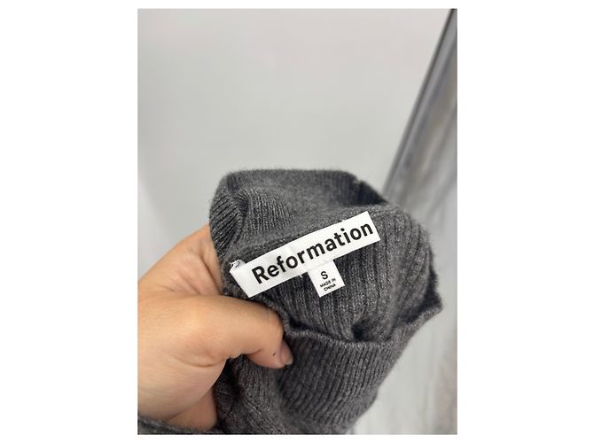 Reformation Strickkleid aus Kaschmir Grau - Ansicht 6