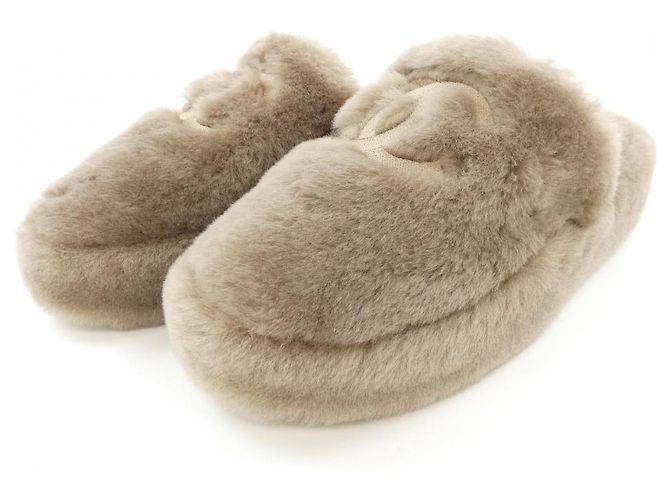 Timeless Chanel G45984B17892 Shearling-Lammfell-Sandalen Beige - Ansicht 3
