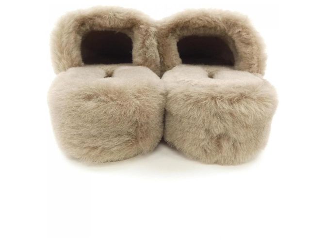 Timeless Chanel G45984B17892 Shearling-Lammfell-Sandalen Beige - Ansicht 5