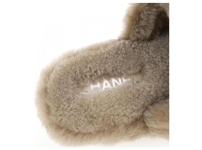 Timeless Chanel G45984B17892 Shearling-Lammfell-Sandalen Beige - Ansicht 6