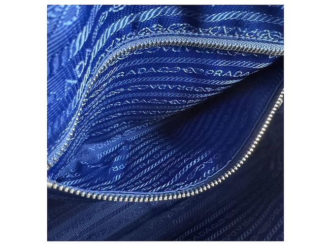 Borsa a tracolla in nylon blu scuro Prada - vista 13