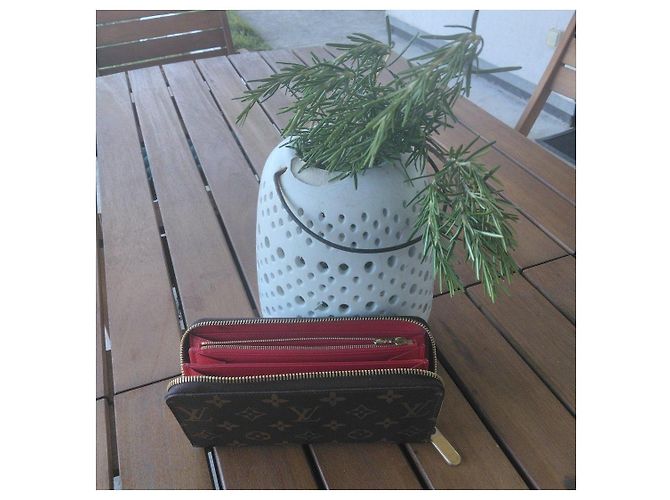 Louis Vuitton Cartera Zippy Monogram Canvas Castaño Roja - vista 2