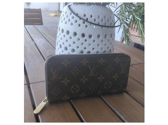 Louis Vuitton Cartera Zippy Monogram Canvas Castaño Roja - vista 4