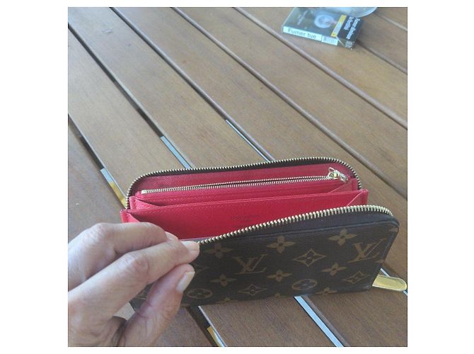 Louis Vuitton Cartera Zippy Monogram Canvas Castaño Roja - vista 8