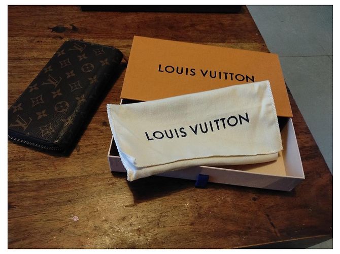 Louis Vuitton Cartera Zippy Monogram Canvas Castaño Roja - vista 9